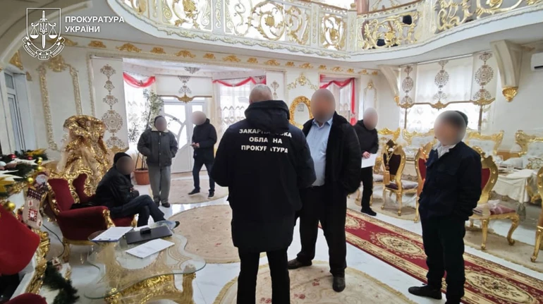 Форд Мустанг и дворец в золоте: депутат на Закарпатье скрыл миллионные доходы