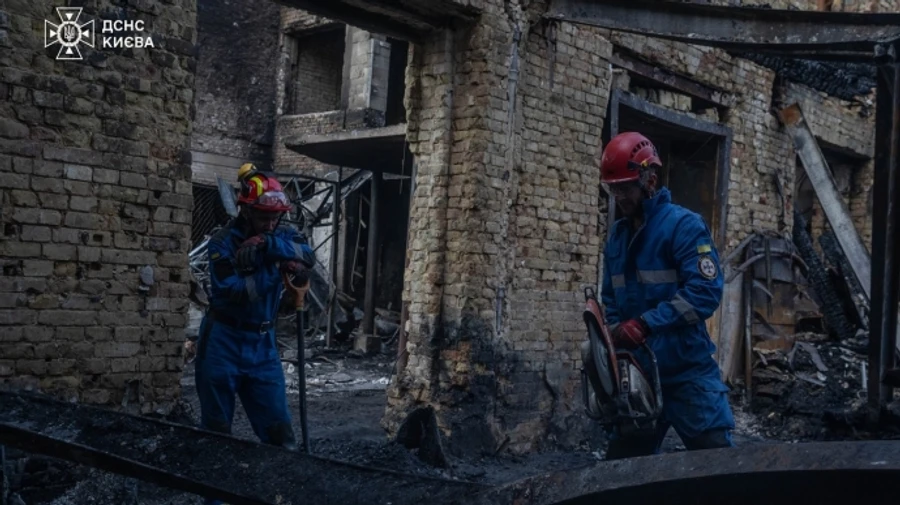 В Киеве разобрали строительные конструкции на месте удара России – ГСЧС