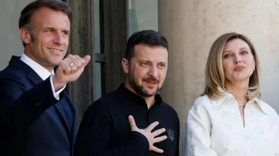 Zelenskyy arrives at Élysée Palace to meet with Macron