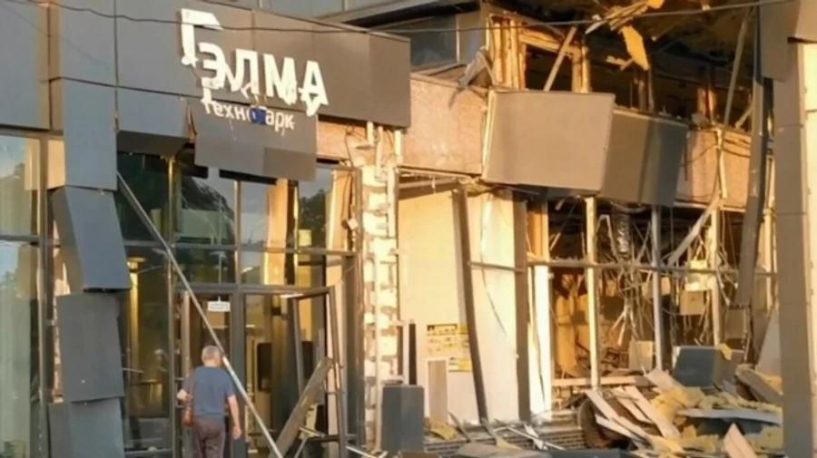 У Москві кажуть, що відбиваються від атаки дронів, закрили аеропорти