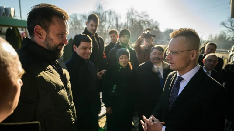Hungarian Foreign Minister meets with head of Zakarpattia Oblast on Hungarian-Ukrainian border