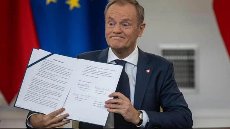 Дональд Туск идет на ротацию: как будет меняться власть в Польше после отставки правительства ПиС