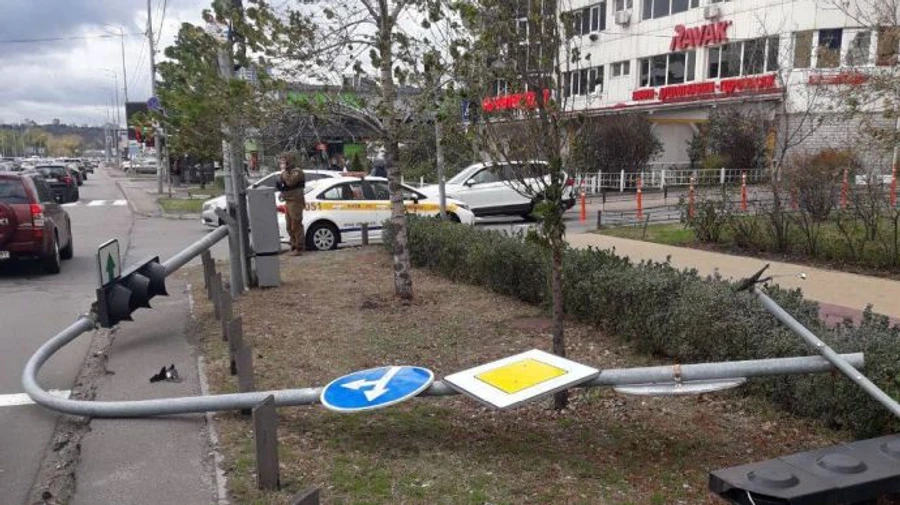 Непогода в Киеве: возросло количество пострадавших, поврежден самый большой флаг