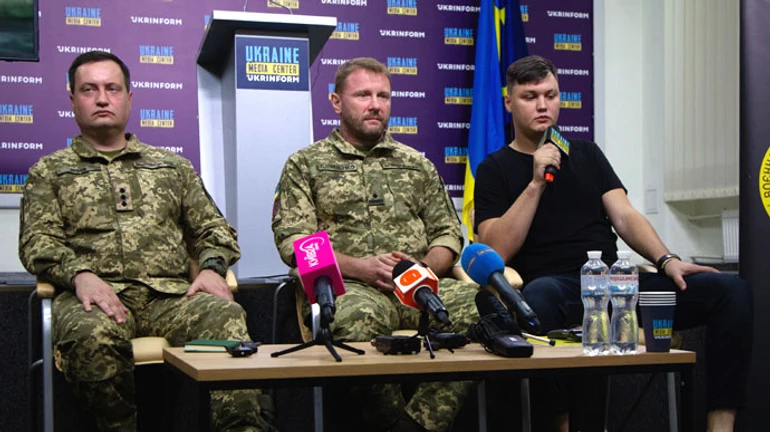 Russian pilot reveals details of flying Mi-8 to Ukraine and persuading crew to surrender