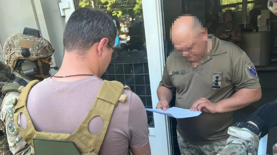 За час воєнного стану придбав майна на $350 тисяч: ще в одного військкома обшуки
