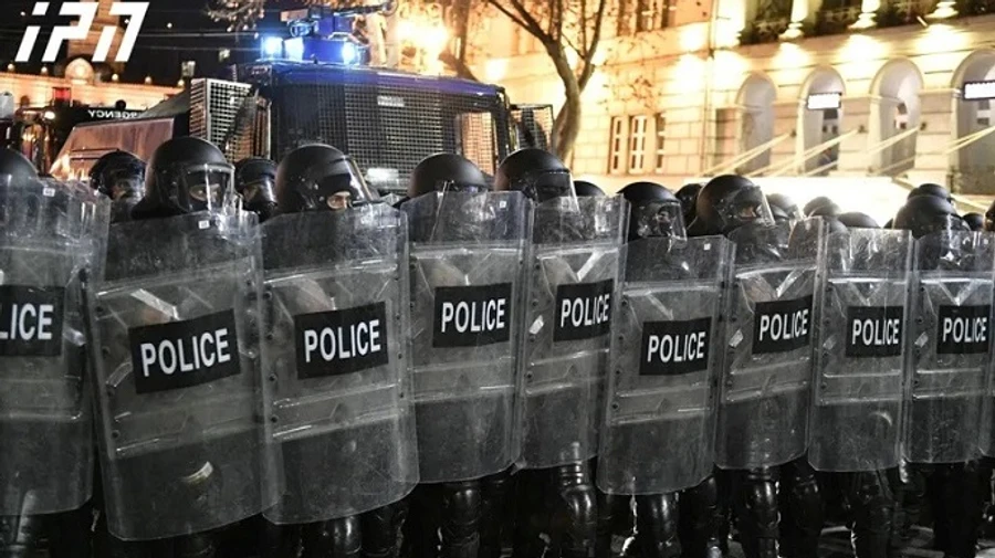 Протести у Грузії: силовики відтіснили учасників акції від парламенту