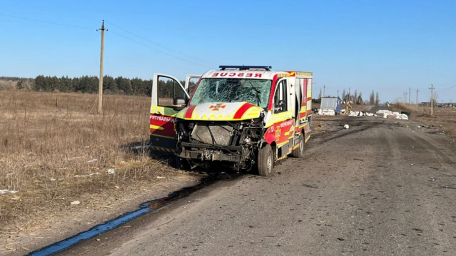 РФ вдарила по рятувальниках, які шукали людей під завалами адміністрації на Харківщині 