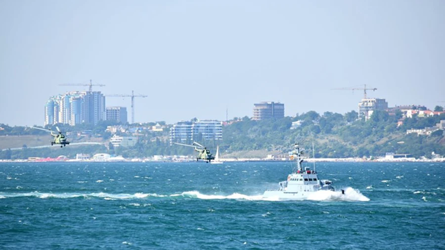 В Черном море военные тренировались отражать нападение противника на воде
