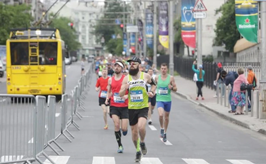 У неділю в Києві змінять рух транспорту: марафон 