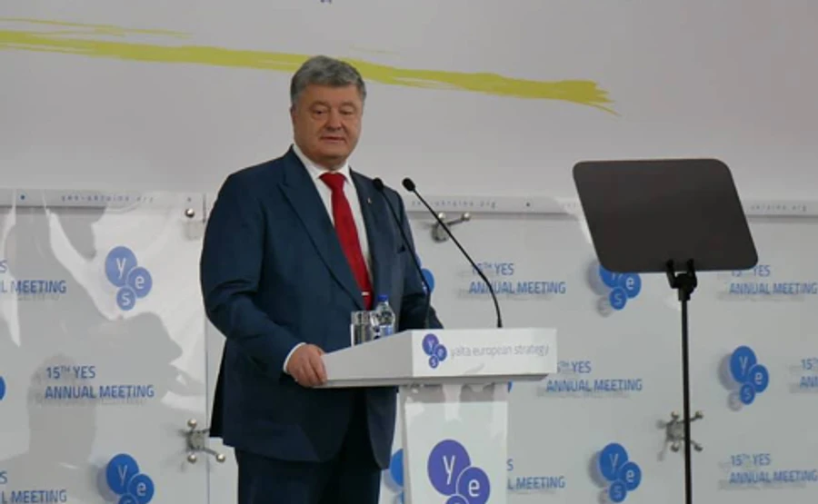 Порошенко: Мы знаем, кого Россия хочет видеть во втором туре выборов