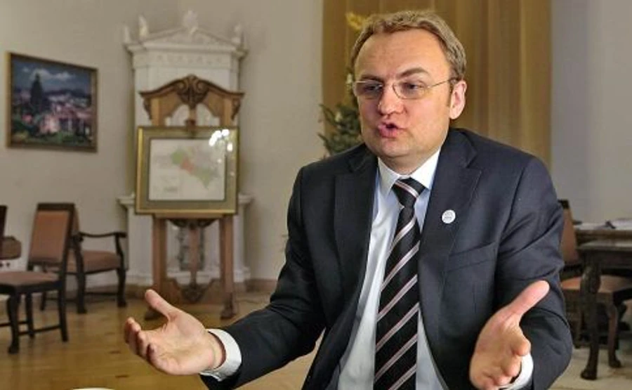 Садовий опублікував скани понад 200 відмов прийняти львівське сміття