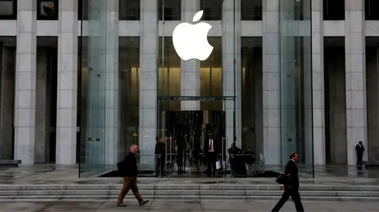 Bloomberg: Запуск складного iPhone за $2000 станет первым крупным шагом нового CEO Apple