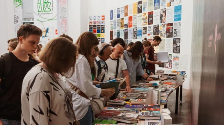 Деколонізації не уникнути: Інститут книги ініціює бібліотечну мовчанку заради заміни радянських книжок