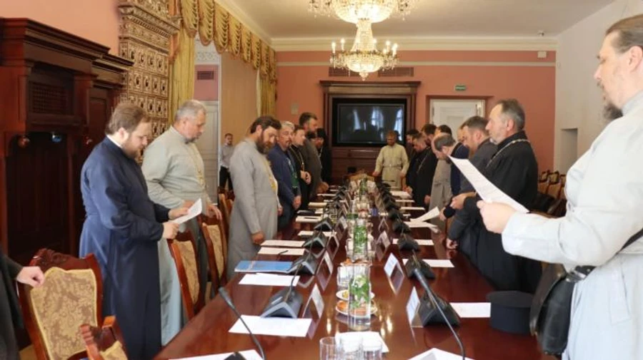 Крига скресла: ПЦУ й УПЦ зустрілися, щоб подолати розділення 