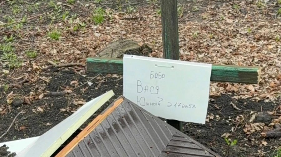 Graves of civilians appear between residential buildings in Pokrovsk, Donetsk Oblast – photos