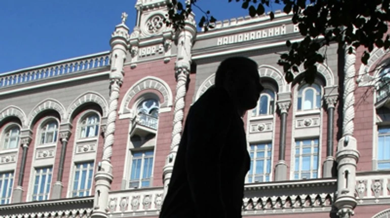 Друкувати гроші не можна терпіти. Де поставить кому НБУ?