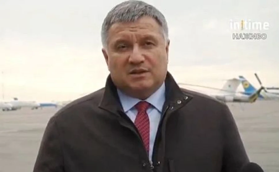 Аваков об эвакуации из Китая: Все на борту здоровы, не надо впадать в истерику