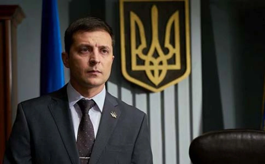 Создатели Слуги народа извинились за дебилов и даунов