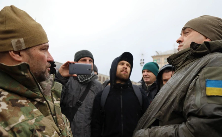 Кава на Хрещатику: Між радником Порошенка та азовцями сталася сутичка