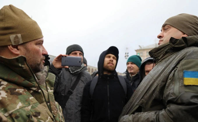 Кава на Хрещатику: Між радником Порошенка та азовцями сталася сутичка