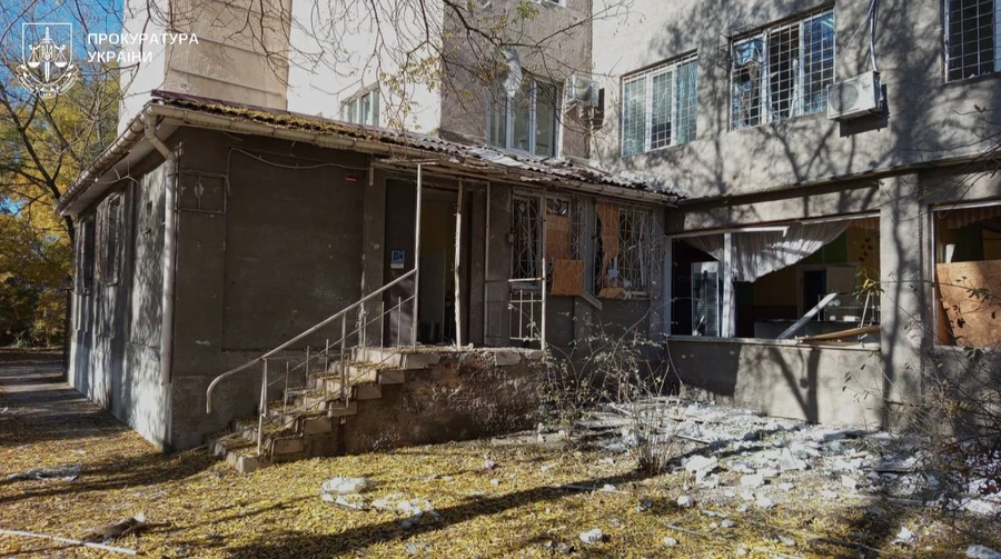 Russian troops shelled a children's hospital in Kherson: children and doctors were injured