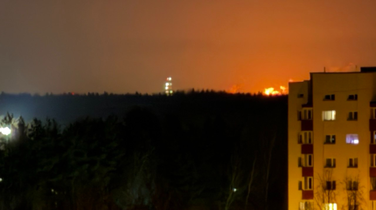 Безпілотники третю ніч поспіль атакують Ленінградську область РФ – пабліки