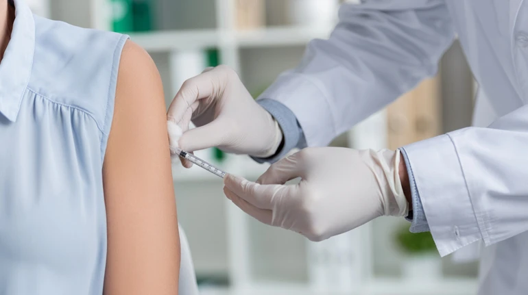 Прививка против ВПЧ: что нужно знать родителям о вакцинации и новых правилах