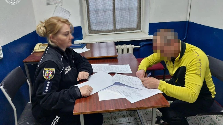 На Вінниччині багатодітний батько зґвалтував 17-річну доньку: йому вручили підозру