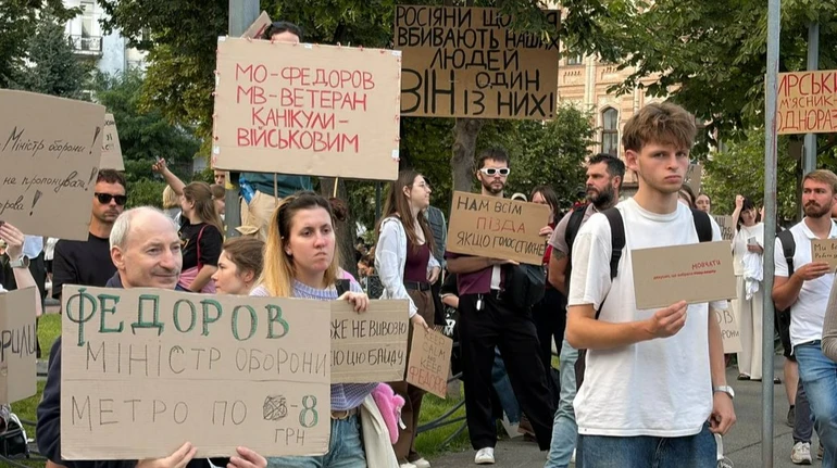 У Києві восьмий день тривають мітинги: з’явилась вимога зняти Кіма з Мінветеранів