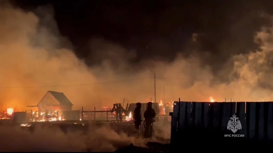 Forest fire in Ulan-Ude, Russia, spreads to houses, population evacuated – video