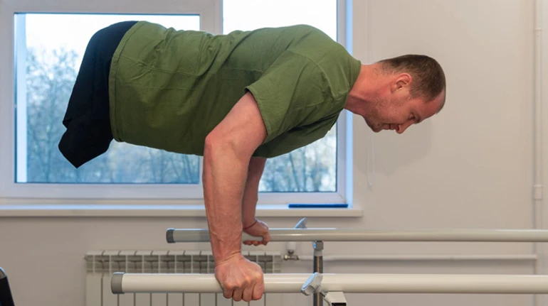 Прыгнул в заминированный окоп, чтобы спастись от обстрела. Истории военных о ранениях и реабилитации