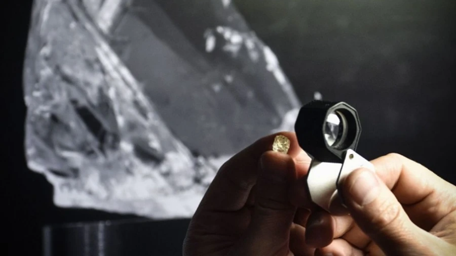 UK bans Russian diamond import as of 1 January 2024