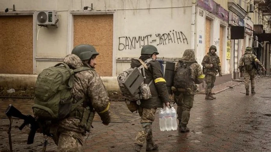 Зеленський про оборону Бахмута: Віддавали туди все, що до нас приходило