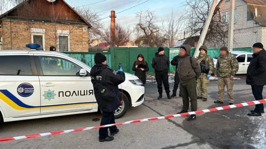 В Броварах мужчина с полным рюкзаком гранат ударил продавщицу и угрожал