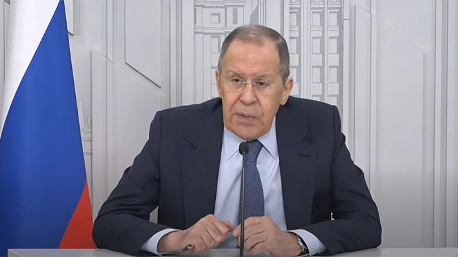 Лавров заявил, что Зеленский якобы дает свою охрану нацистам на их факельных шествиях 