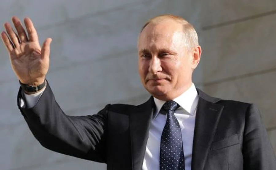 Бог, СССР, союз мужчины и женщины: Путин внес свои поправки в Конституцию России