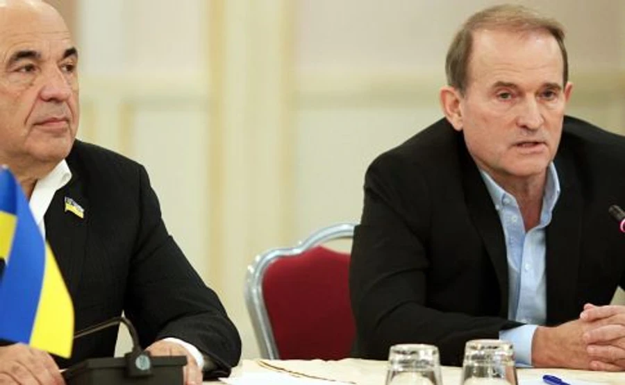 Рейтинг партий: За життя с Медведчуком теряет позиции