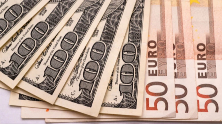 Нацбанк показал курс доллара и евро на среду 24 декабря