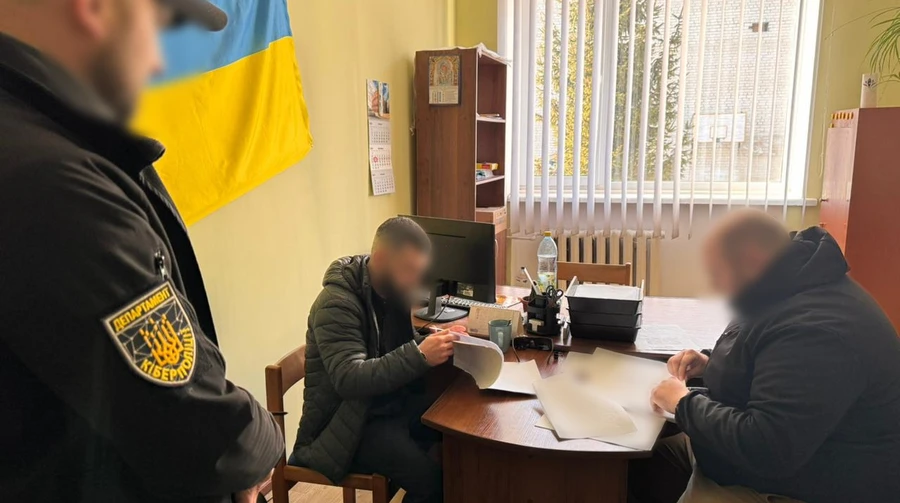 На Хмельниччині керівник благодійного фонду привласнив понад мільйон донатів на ЗСУ
