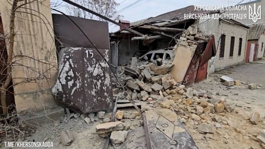 Россияне утром атаковали Херсон: ранен 45-летний мужчина