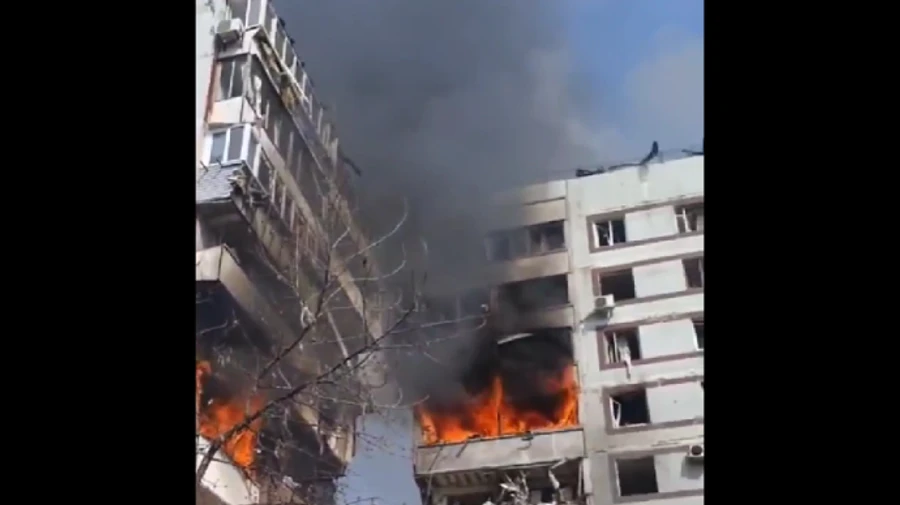 Zelenskyy posts video of Russian missile hitting apartment block in Zaporizhzhia