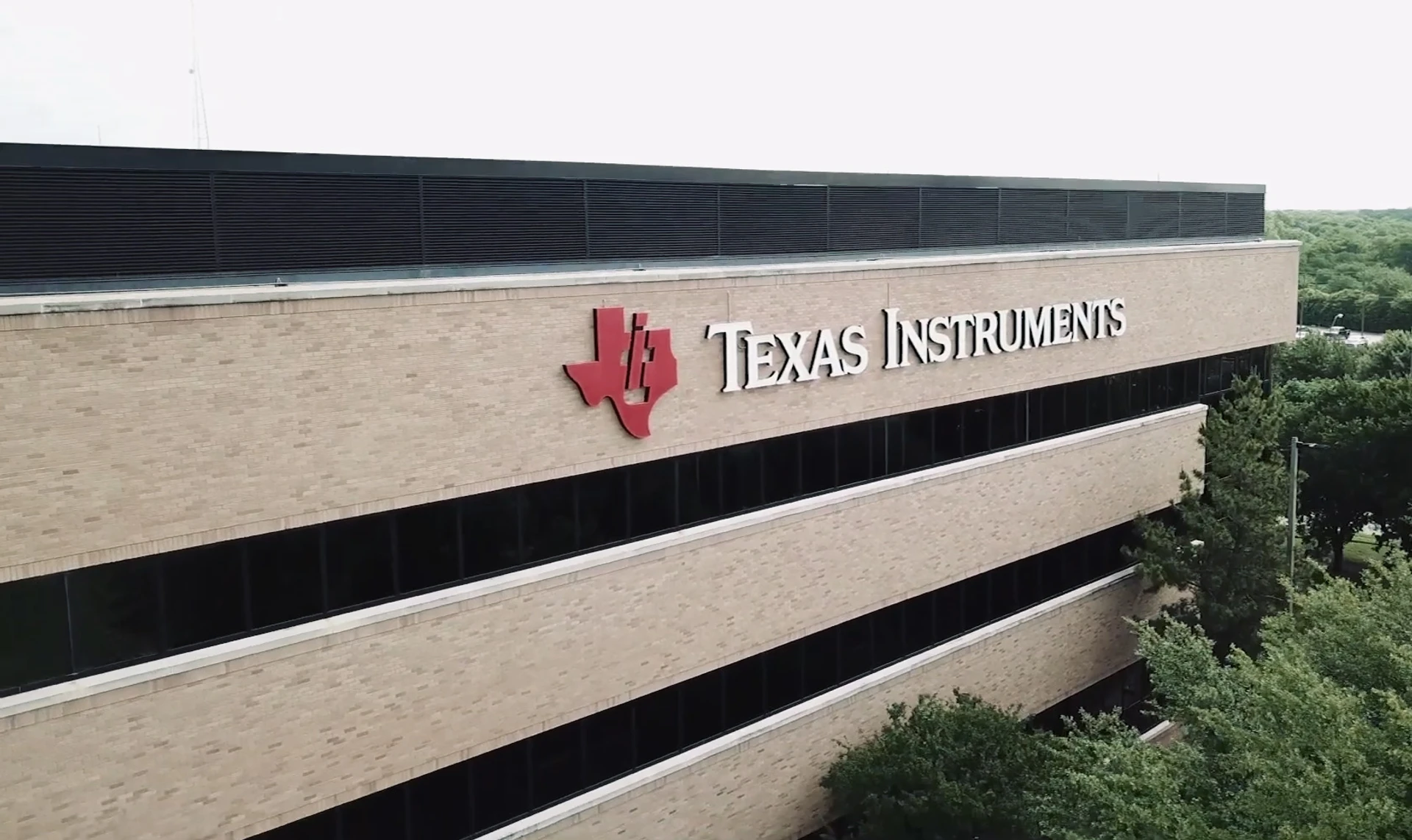 US-Based Texas Instruments Whose Electronics is Found in Russian Weaponry Has Not Withdrawn from the Russian Market