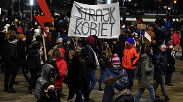 Решение, расколовшее страну: как Польша окончательно запретила аборты