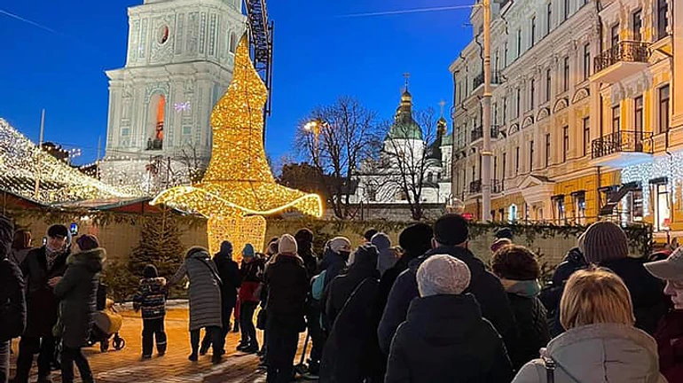 На Софийскую площадь вернули снятую с елки шляпу