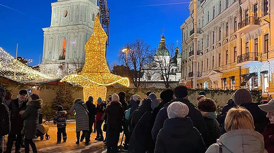 На Софийскую площадь вернули снятую с елки шляпу