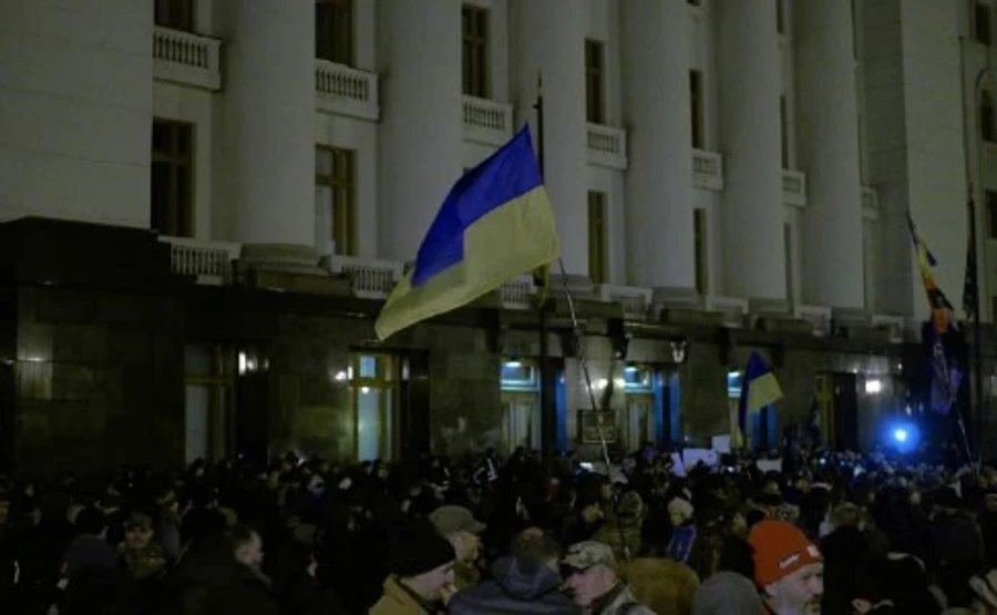 Богдан каже, що акції на Банковій заважали перемовинам в Парижі