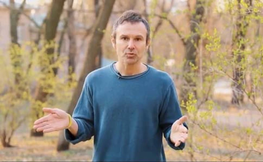 Вакарчук о батле Порошенко и Зеленского: Требуем содержания