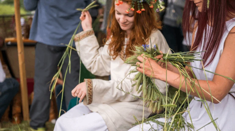 Чи знайде дівчина цвіт папороті? Перевірте, як добре ви знаєте традиції на Івана Купала. ТЕСТ