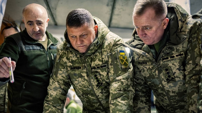 グランドディスタンス　Reolutition soldiers Zaluzhnyi marking day of historic battle near Kruty: Ukrainian