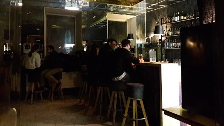 На вечеринке российских журналистов в Риге неизвестный бросил учебную гранату